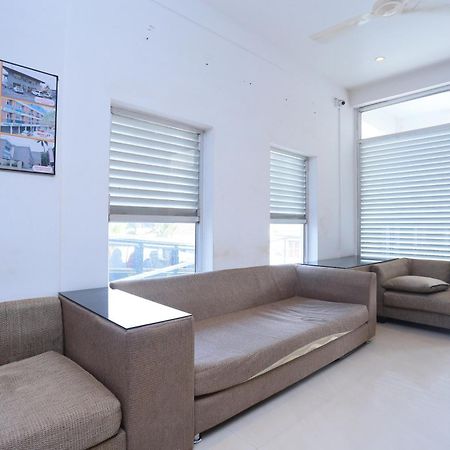 Super Townhouse Prince Palace Thiruvananthapuram Esterno foto