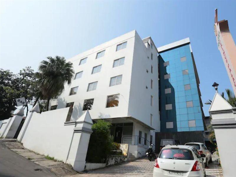 Super Townhouse Prince Palace Thiruvananthapuram Esterno foto