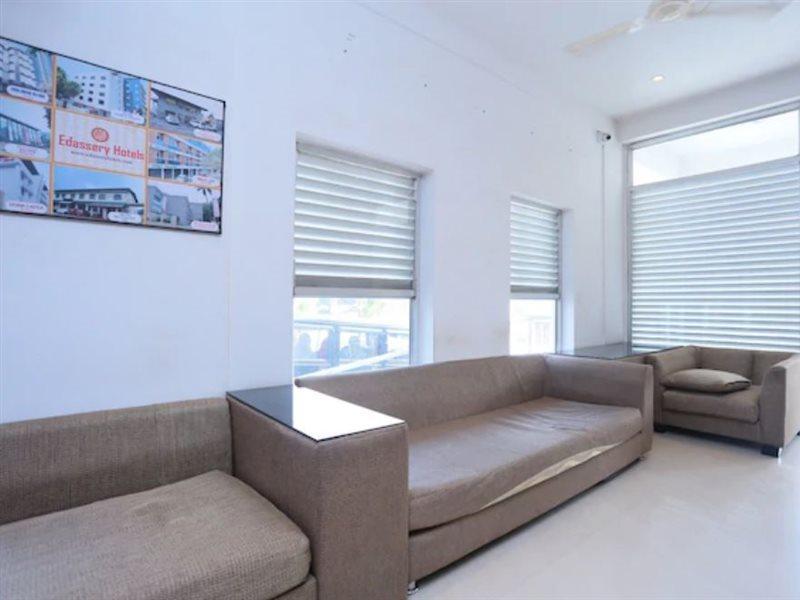 Super Townhouse Prince Palace Thiruvananthapuram Esterno foto