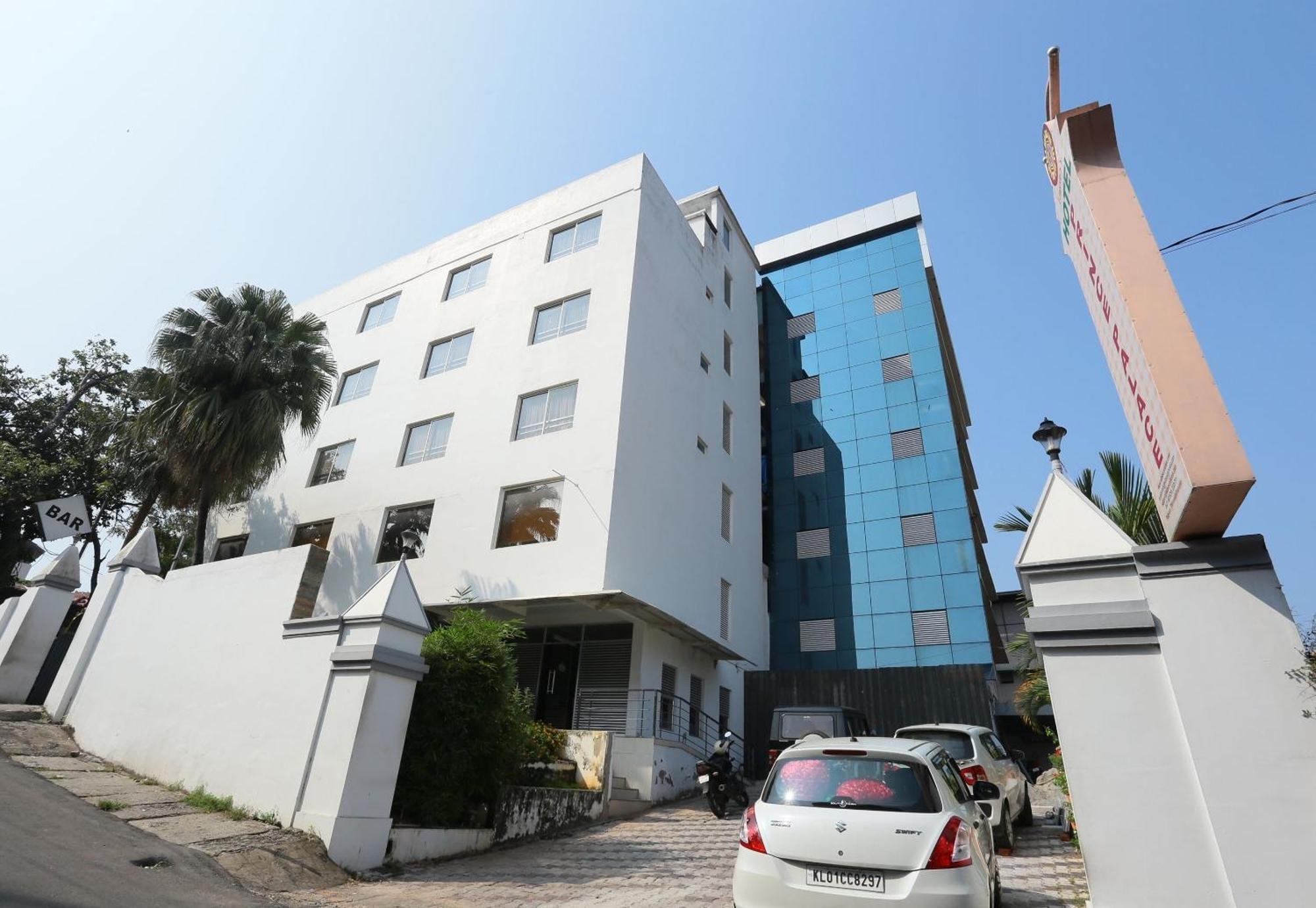 Super Townhouse Prince Palace Thiruvananthapuram Esterno foto