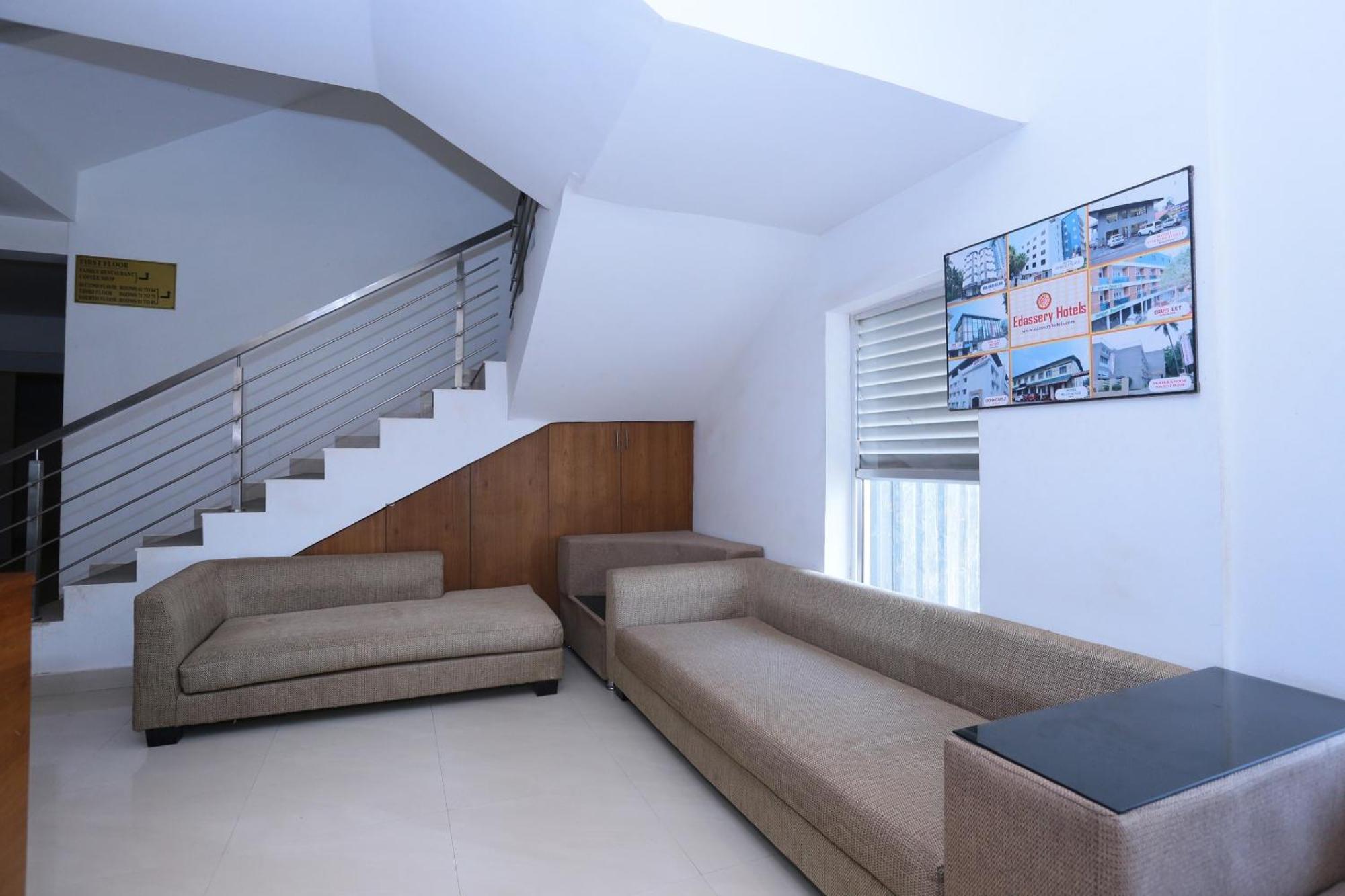 Super Townhouse Prince Palace Thiruvananthapuram Esterno foto