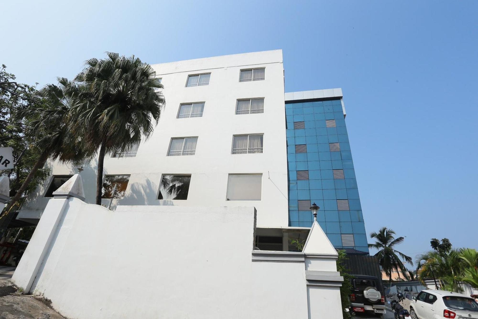 Super Townhouse Prince Palace Thiruvananthapuram Esterno foto