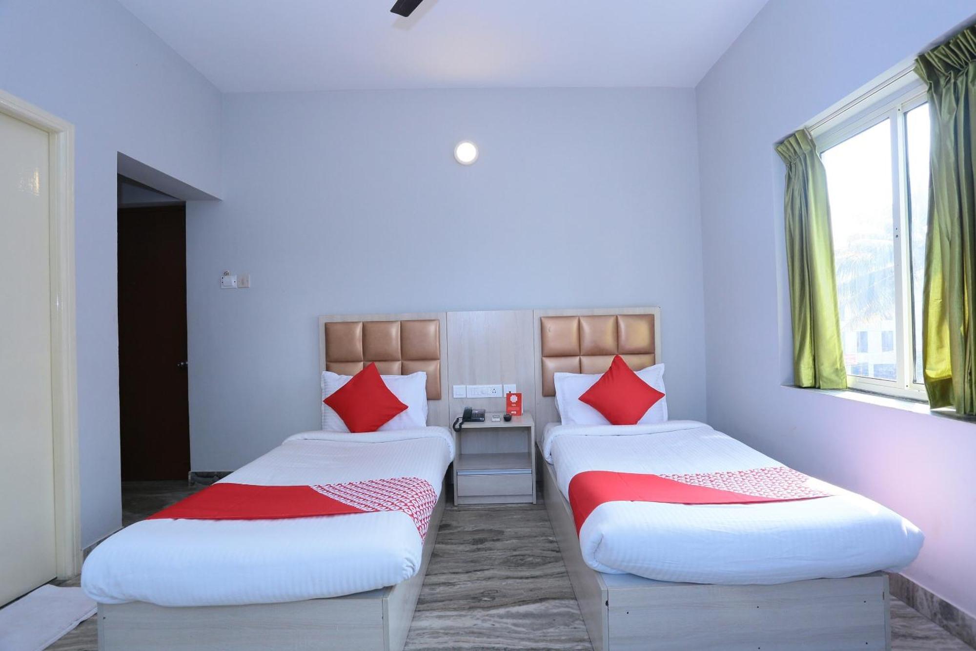 Super Townhouse Prince Palace Thiruvananthapuram Esterno foto