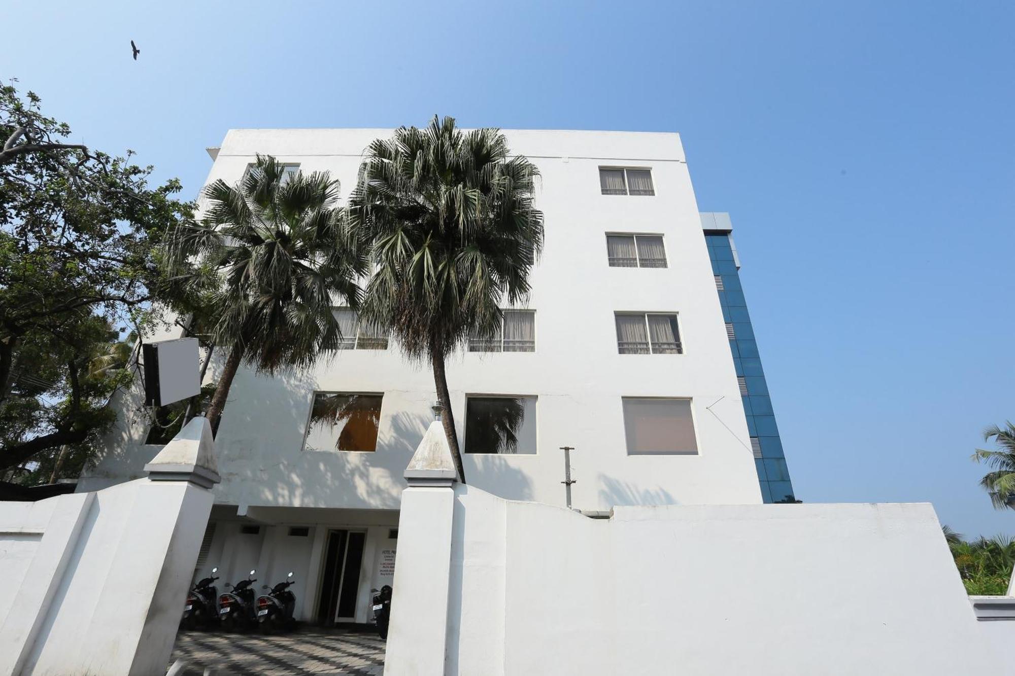 Super Townhouse Prince Palace Thiruvananthapuram Esterno foto