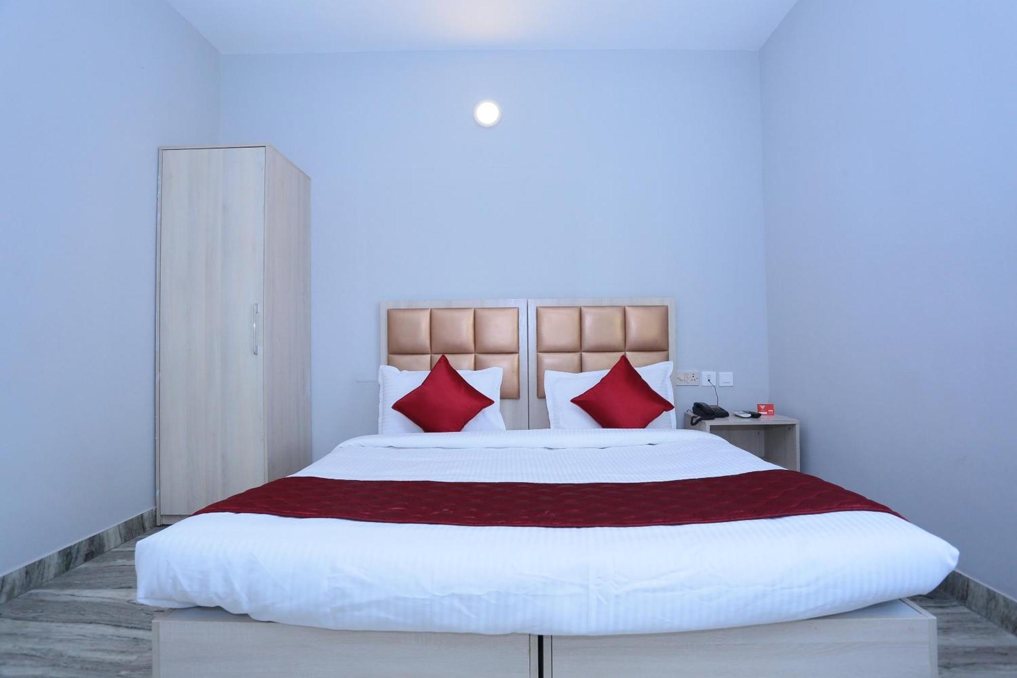 Super Townhouse Prince Palace Thiruvananthapuram Esterno foto