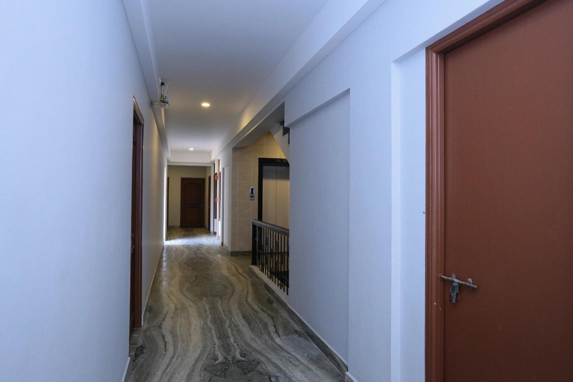 Super Townhouse Prince Palace Thiruvananthapuram Esterno foto