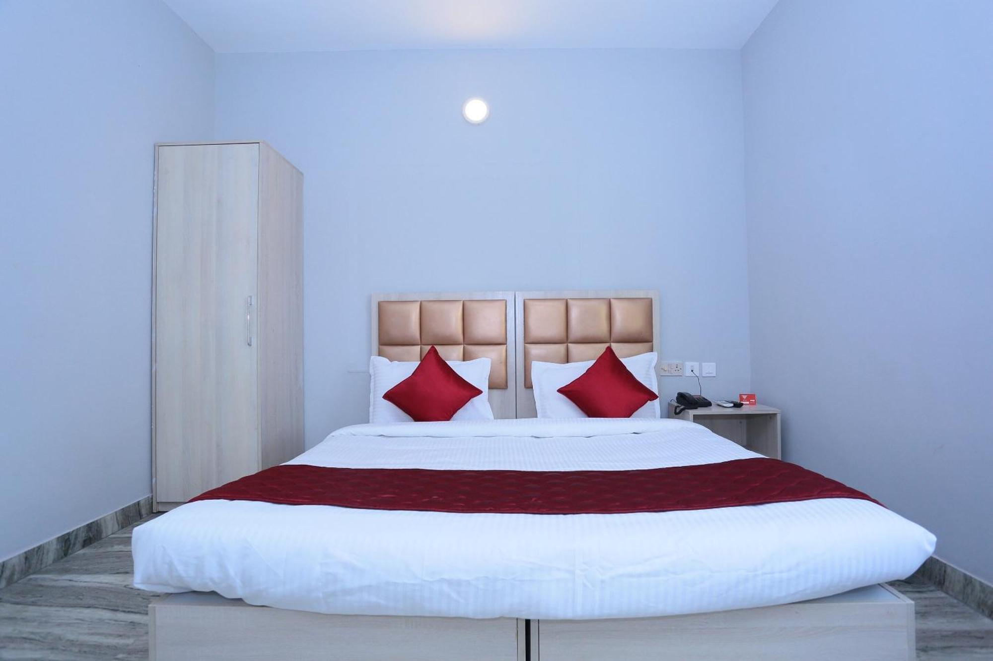 Super Townhouse Prince Palace Thiruvananthapuram Esterno foto