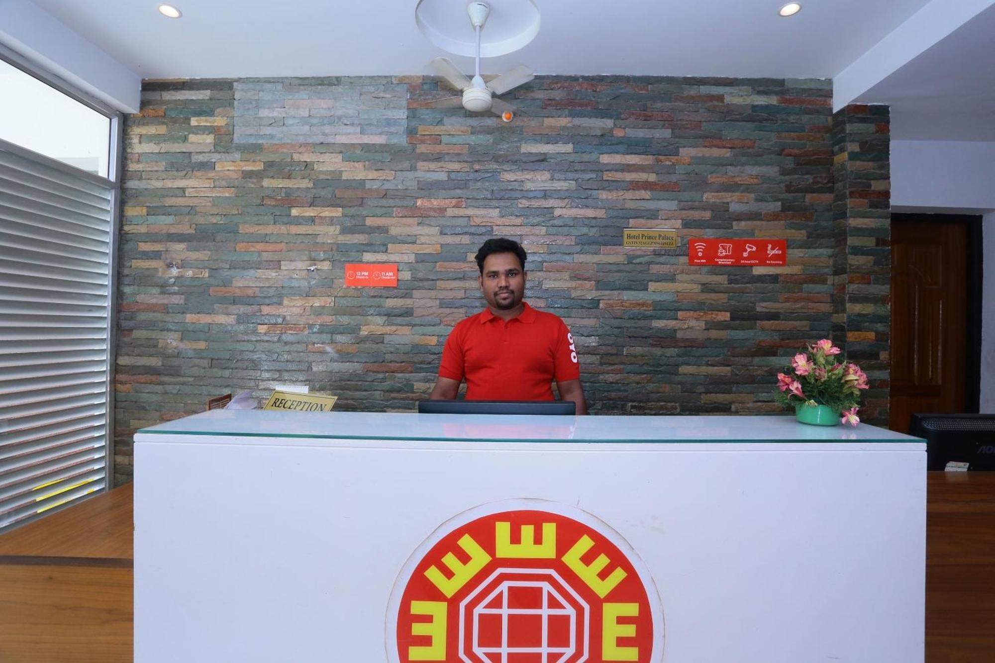 Super Townhouse Prince Palace Thiruvananthapuram Esterno foto