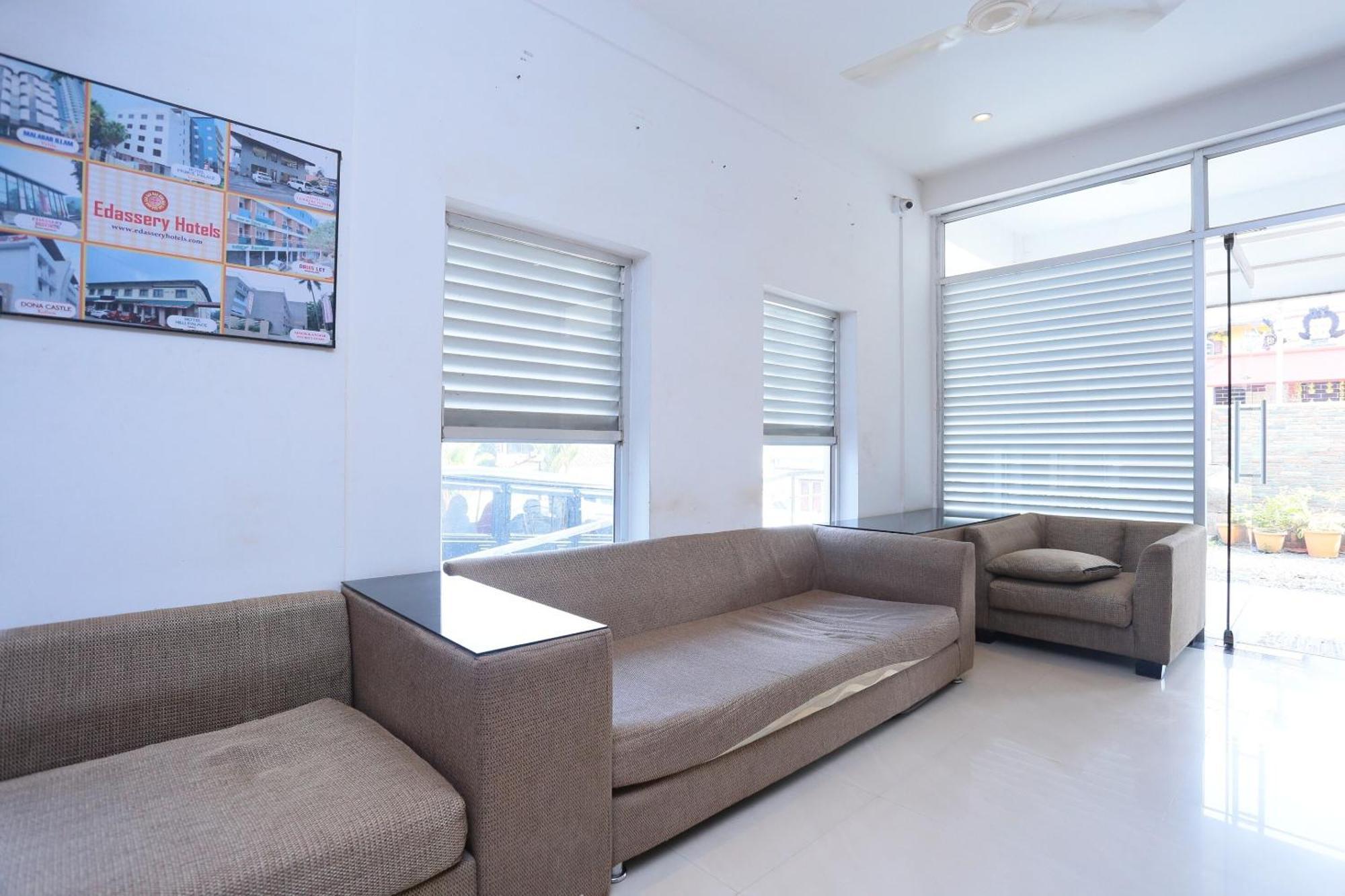 Super Townhouse Prince Palace Thiruvananthapuram Esterno foto